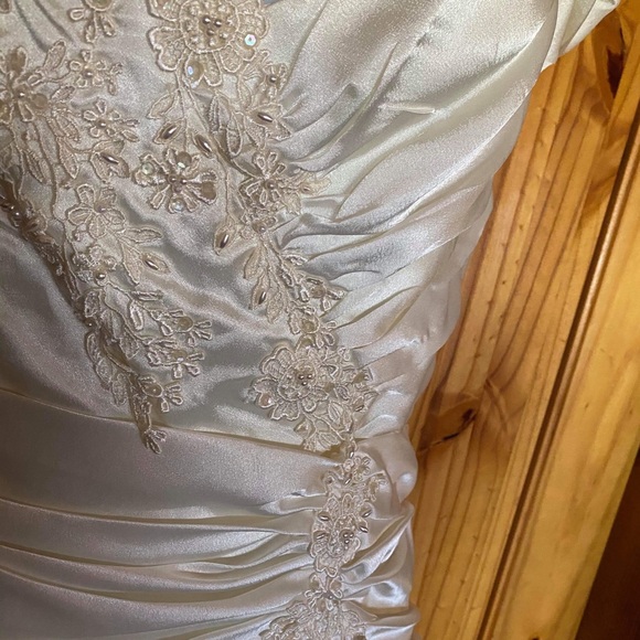 Vintage Wedding Dress - Picture 6 of 16